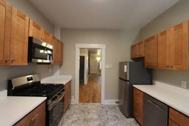 Main picture of 1039 Mirror St