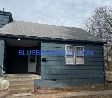 Main picture of 1719 1/2 S Overton Ave