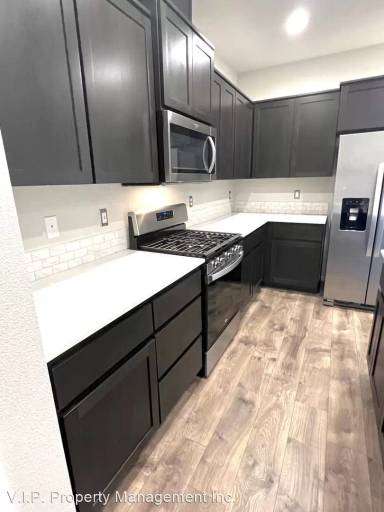 Main picture of 17036 SE Crossroads Ave