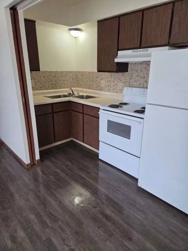 Main picture of 1111 Brosig St