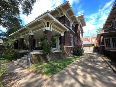 Main picture of 240 S Belvedere Blvd
