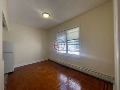 Main picture of 2821 Roebling Ave