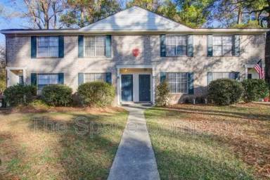 Main picture of 300 Crestview Dr