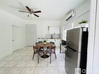 Main picture of 1137 SW 13th Ct