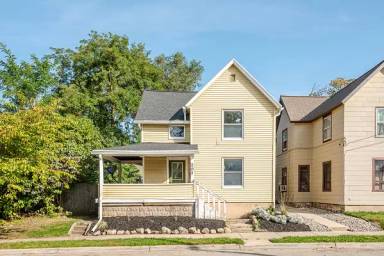 Main picture of 207 Page St NE