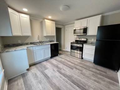 Main picture of 425 1/2 Sandusky St