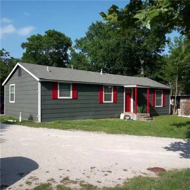 Main picture of 608 1/2 Genard St