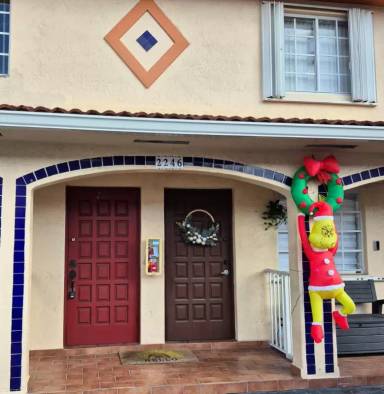 Main picture of 2246 W 74th St