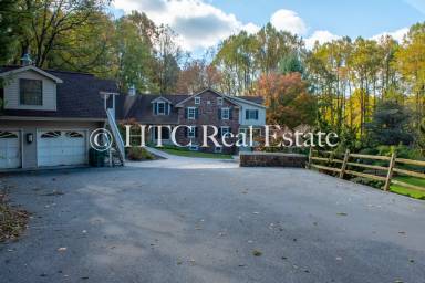 Main picture of 2261 Gates Rd