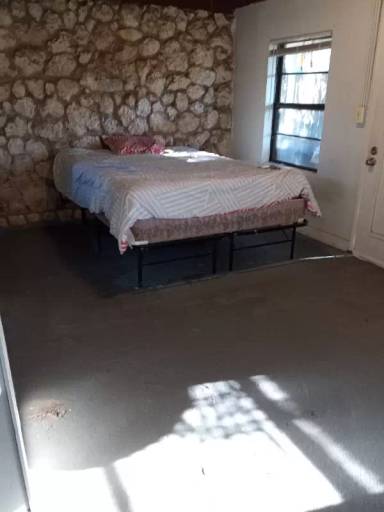 Main picture of 14035 W River Rd