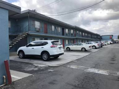 Main picture of 1111 E 7th St