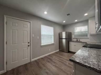 Main picture of 304 Oak St