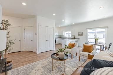 Main picture of 584 Harvester Ave