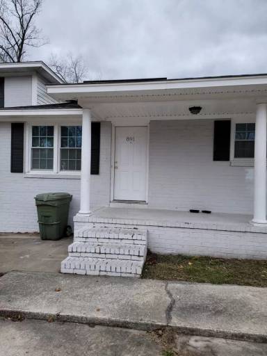 Main picture of 1151 Ballard St