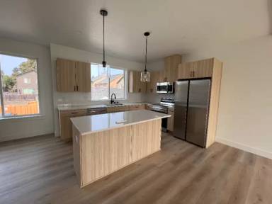 Main picture of 3301 NE 42nd Pl