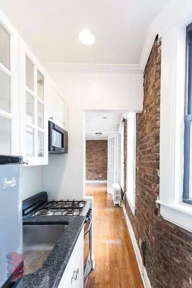 Main picture of 432 E 13th St