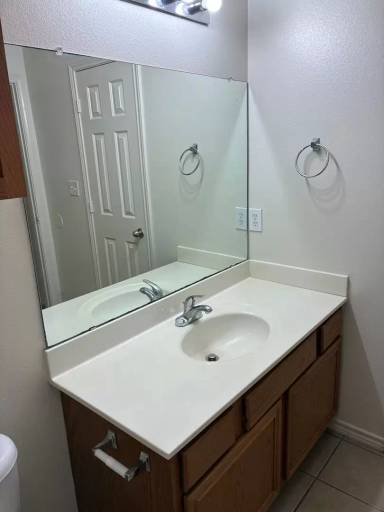 Main picture of 810 N Belmont Ave