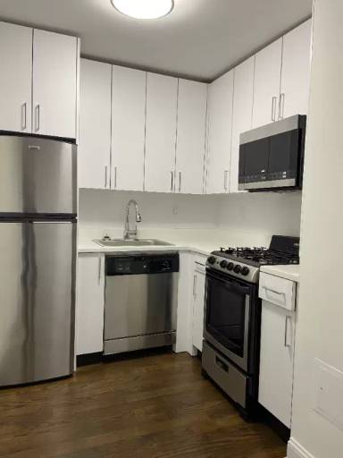 Main picture of 154 E 16th St