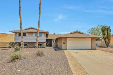 Main picture of 1224 E Greenway Dr