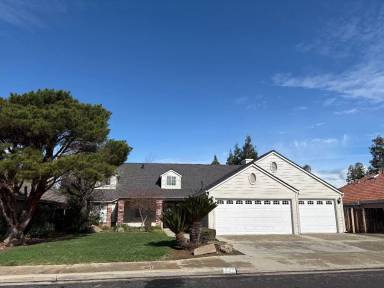 Main picture of 697 Cromwell Ave