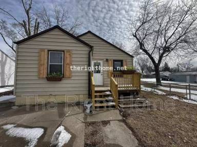 Main picture of 2533 Washington St