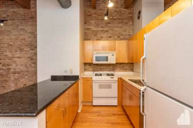 Main picture of 365 W Erie St