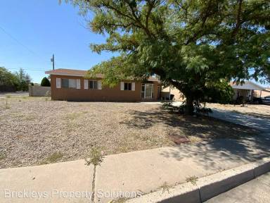 Main picture of 11524 Ralph Ave NE