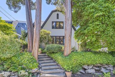Main picture of 2041 23rd Ave E