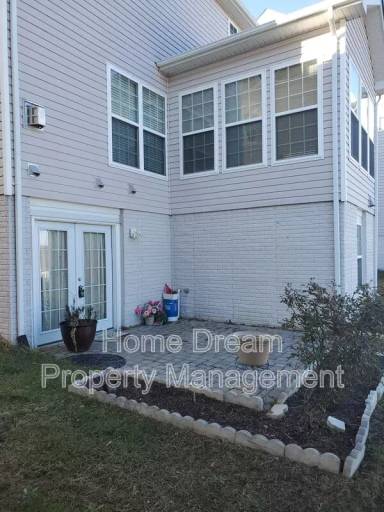 Main picture of 38 Carriage Hill Dr