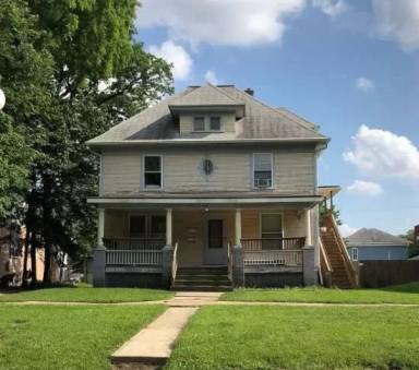 Main picture of 305 W Washington St