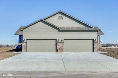 Main picture of 2022 E Village Estates Dr