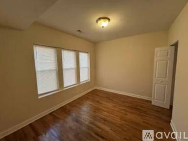 Main picture of 2257 W Rosemont Ave