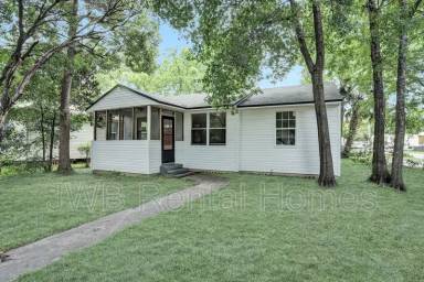 Main picture of 3803 Gladys St