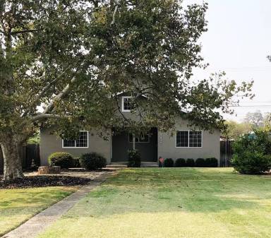 Main picture of 943 Shearer St