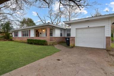 Main picture of 809 W Avenue R