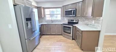 Main picture of 816 Brimfield Ct