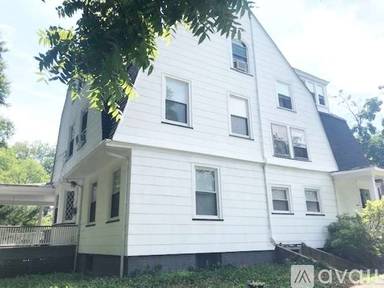 Main picture of 693 W 8th St