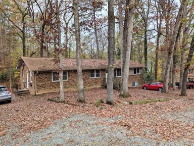 Main picture of 107 Hanna St