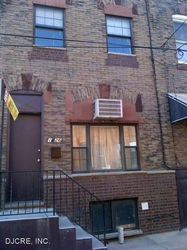 Main picture of 1826 Tree St