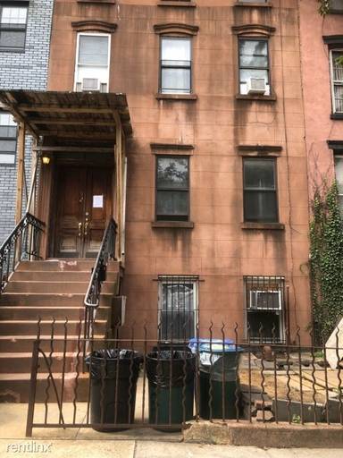 Main picture of 92 Ryerson St