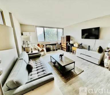 Main picture of 2144 N Lincoln Park W
