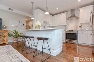 Main picture of 52 River St