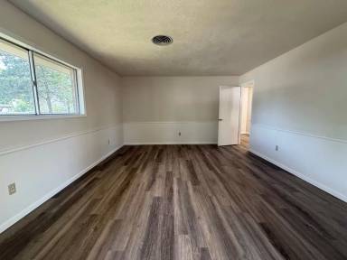 Main picture of 302 Glade St