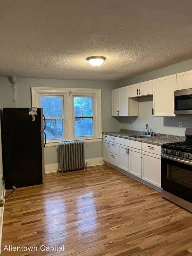 Main picture of 159 College St Apartments