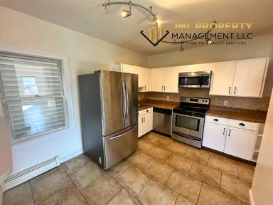 Main picture of 1684 S Main St