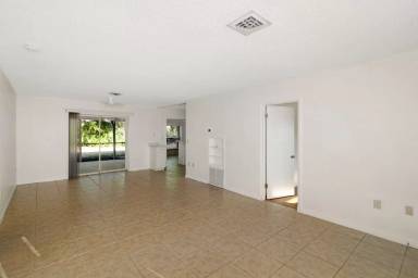 Main picture of 1612 Larchwood Dr