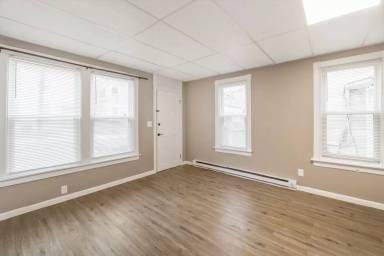 Main picture of 137-139 Main St