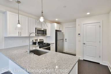 Main picture of 2443 N Front St