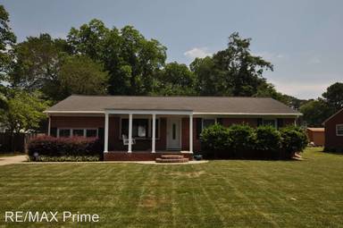 Main picture of 104 McCosh Dr