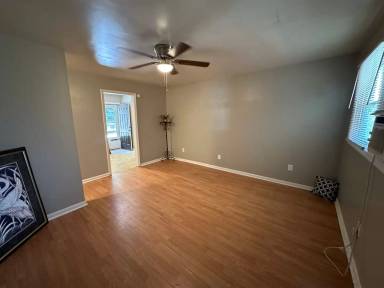 Main picture of 610 W 5th Ave